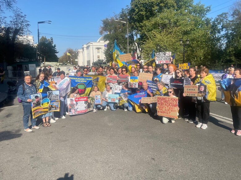 Акція на підтримку військовополонених оборонців Маріуполя