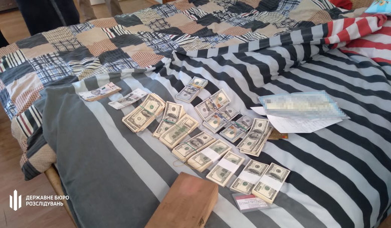 На Львівщині ДБР проводить обшуки у родичів Медведчука та Козака 01