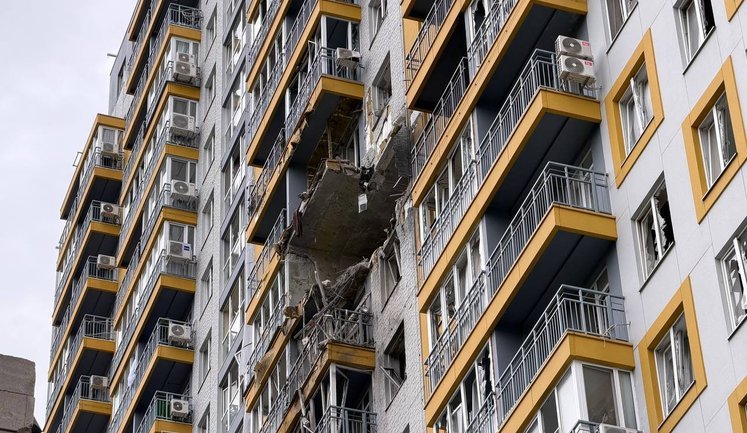 Russian occupiers strike Odesa: High-rise building damaged, 4 people injured (updated). PHOTOS