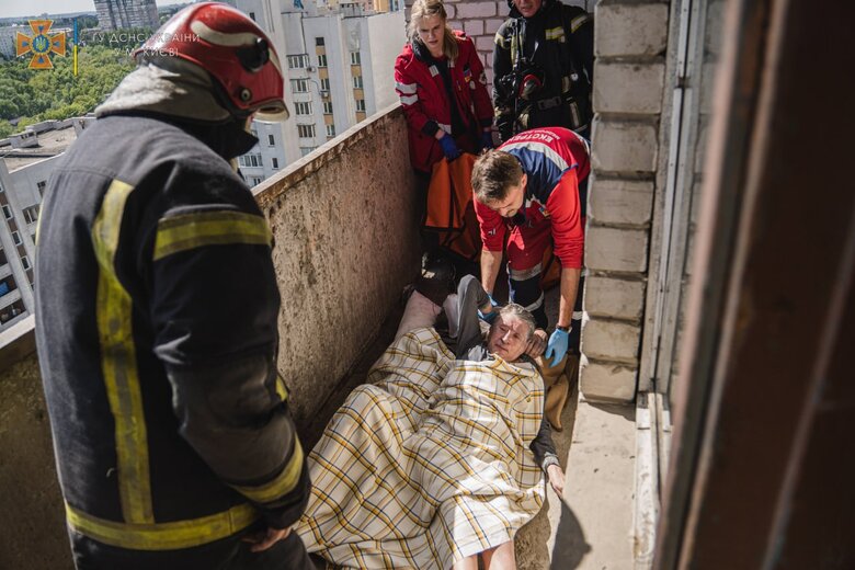 Двух человек спасли во время пожара в Киеве, - ГСЧС 02 Двух человек спасли во время пожара в Киеве, - ГСЧС 02