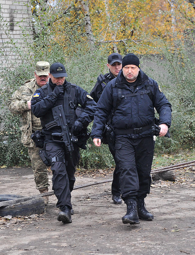 Турчинов із зони проведення АТО: Військові авантюри окупаційних російських військ приречені 06