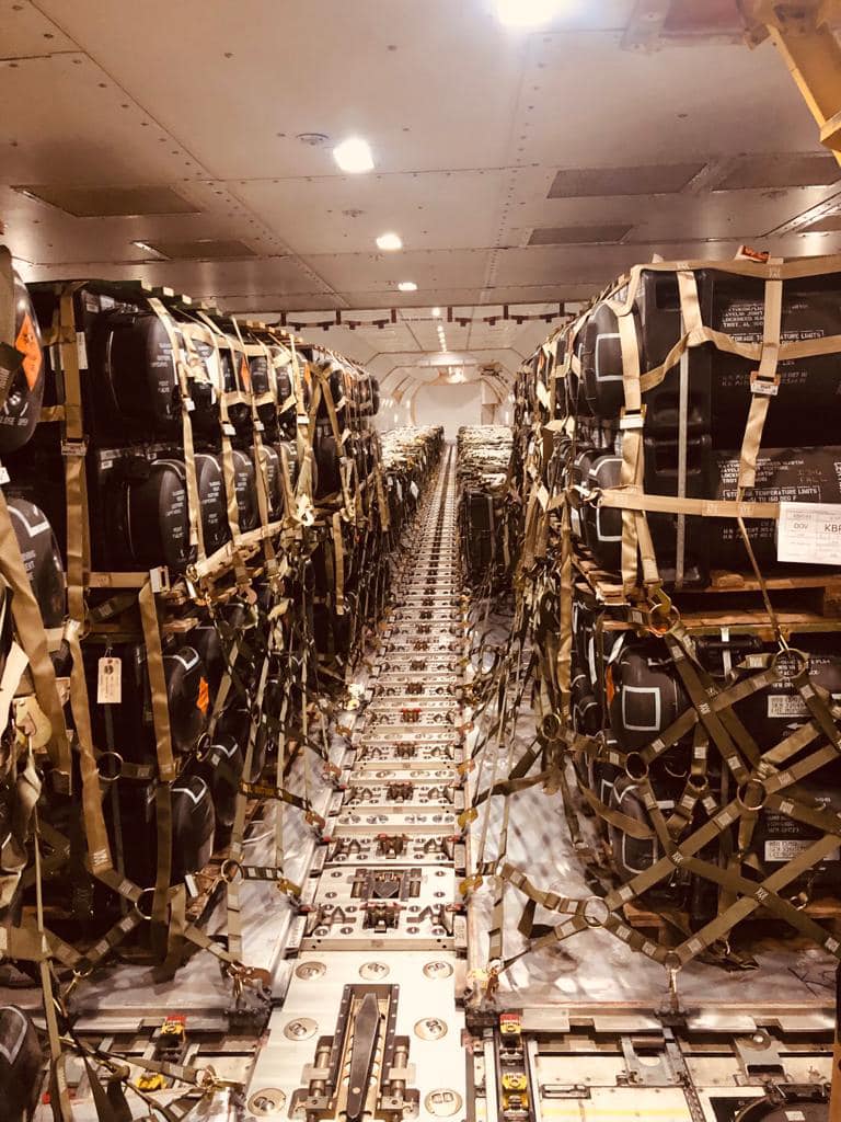 Два літаки доставили в Україну 130 тонн військової допомоги від США, - Резніков 02