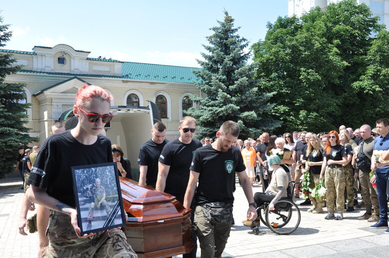 Медика из Госпитальеров Наталью Фраушер провели в последний путь 02