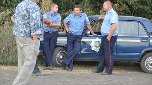 Милиция снова взялась за агрофирму Корнацкого: "На поля стягивают "Беркут" и запугивают рабочих". ФОТОрепортаж