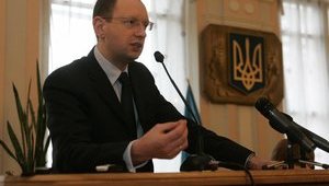 Яценюк: политические силы не должны использовать Фемиду как правовую дубинку