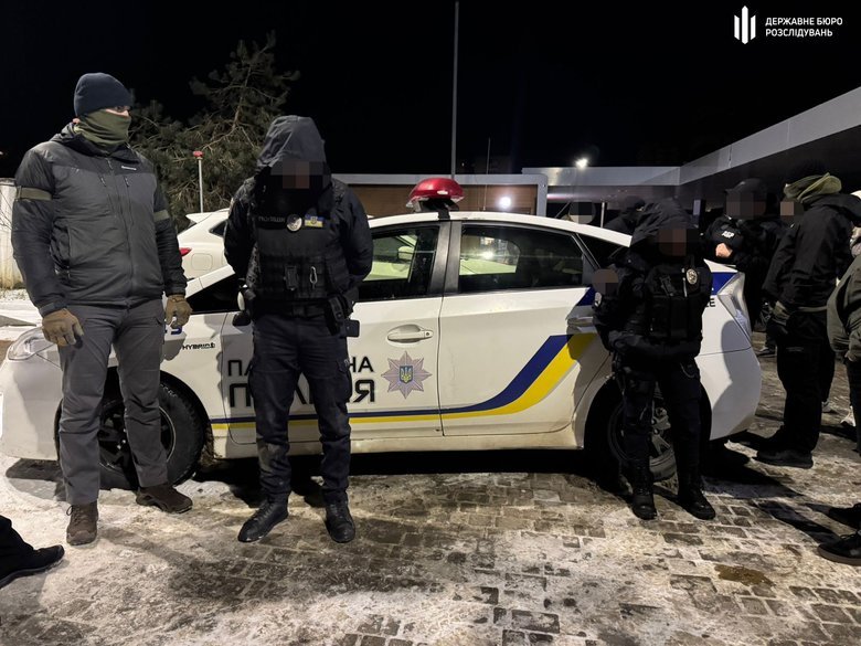 В Одесі ДБР затримало правоохоронців, які вимагали гроші з водіїв авто за не доставлення їх до ТЦК