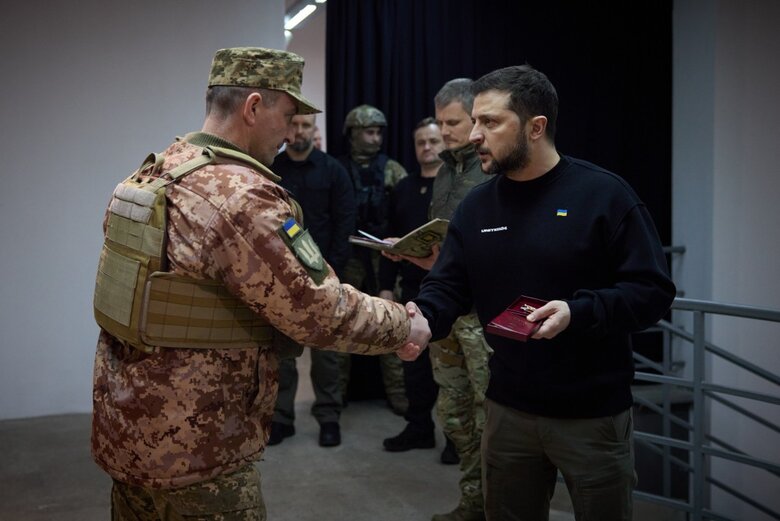 Зеленский на Харьковщине вручил награды военным 05