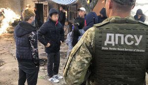 Иностранец выпрыгнул из поезда, чтобы скрыться от пограничного контроля в Киеве