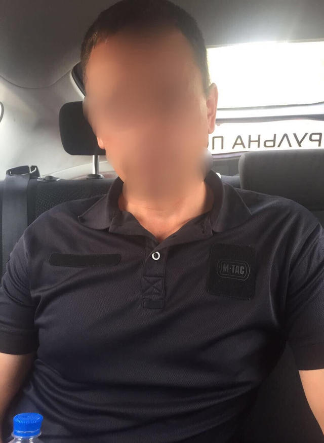 Полицейские Харьковщины, вымогавшие у бизнесмена $10 тыс., задержаны в столице 02
