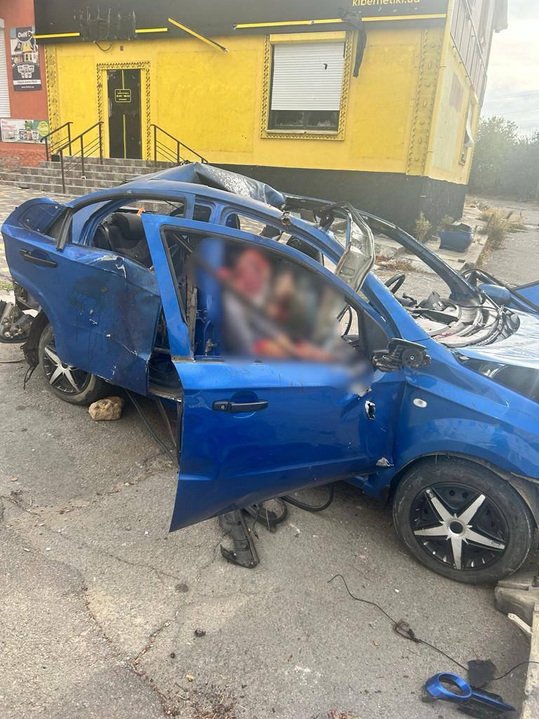 Occupiers dropped explosives from UAV on car in Beryslav, woman was killed, there are injured 03