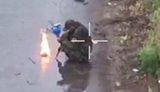 Россиянин разжег огонь на дороге