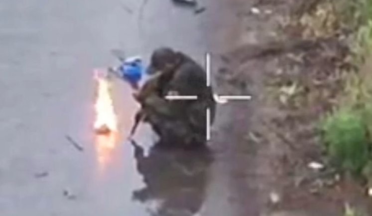 Окупант підірвався, розпаливши багаття акумулятором від FPV-дрона. ВIДЕО