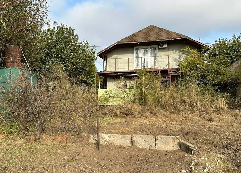 Occupiers shelled Nikopol with heavy artillery, damaging private houses, cars and power lines 01