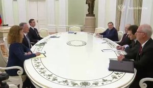 Putin began his meeting with Witkoff and Kushner