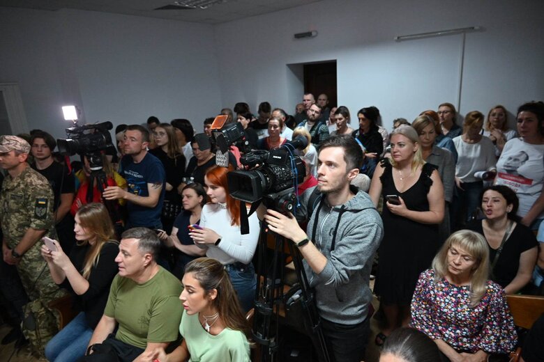 Невловимий свідок, невідомі повноваження і нерухомі літаки на аеродромі Канатове: як відбувається розгляд справи ексрозвідника Романа Червінського 03
