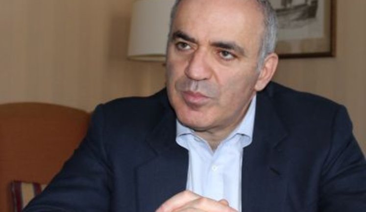 Крим - це не спірна, а захоплена Росією територія, - Каспаров
