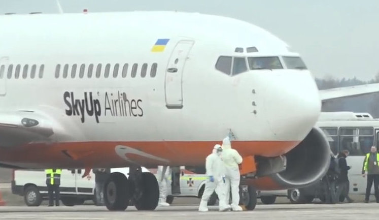 Plane with Ukrainians evacuated from China lands at Boryspil. PHOTOS