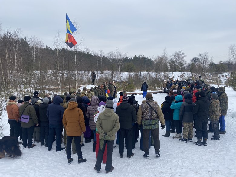 Ветеран російсько-української війни Маруся Звіробій: Ми змінили програму, проводимо вишкіл для цивільних людей, тих, кого війна застане вдома, беззбройних. Тому на наших вишколах зараз так багато жінок і дітей 01
