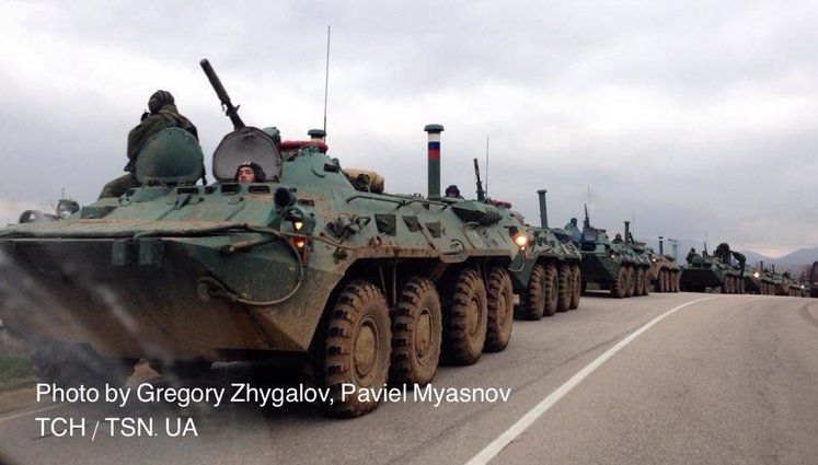 Convoy of 10 Russian armored vehicles is heading Simferopol, military is armed with Kalashnikovs and SVD. PHOTOS + VIDEO