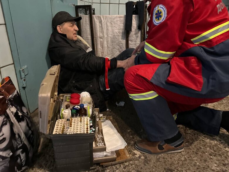 Наслідки ворожого обстрілу Херсону: одна людина загинула, сім - госпіталізовано 04