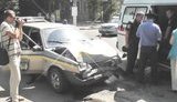 ДТП в центре Николаева: сотрудники "Титана" врезались в микроавтобус СБУ, перевозивший "врадиевского насильника". ФОТОрепортаж