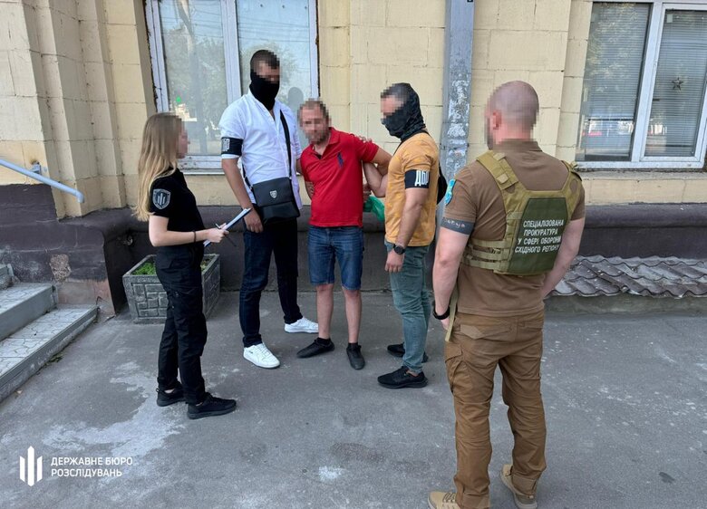 Організатор схеми з білими квитками