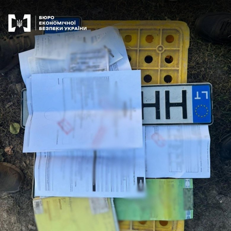 Завозили авто нібито для ЗСУ