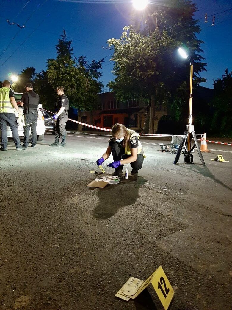 У Луцьку чоловік з вікна авто кинув гранату в людей, є постраждалі