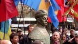 "Мазепа - наш герой": В центре Киева установили памятник украинскому гетману. ВИДЕО.