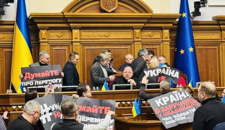 "ES" has blocked rostrum of Verkhovna Rada: they demand end to dictatorship. VIDEO