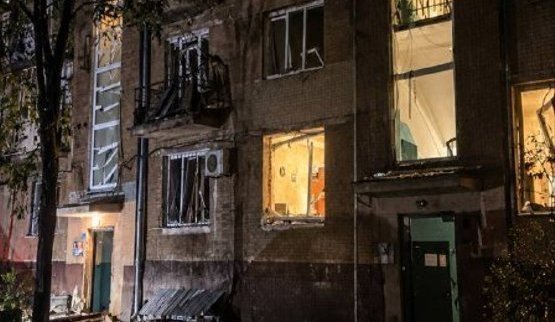 Россияне ударили в жилой дом в Запорожье: погибла 27-летняя женщина. ФОТО
