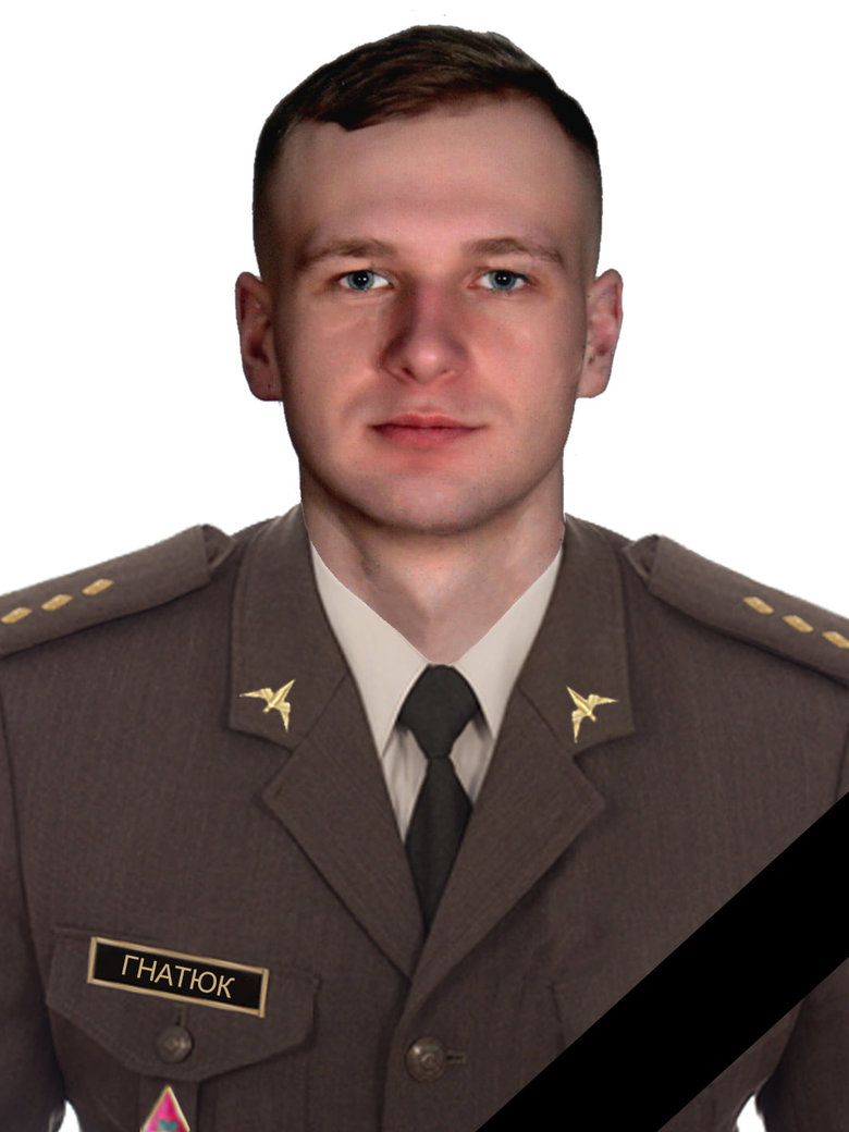 У Бродах на Львівщині попрощалися із трьома авіаторами 16-ї бригади, які в перші дні війни загинули на Київщині 03