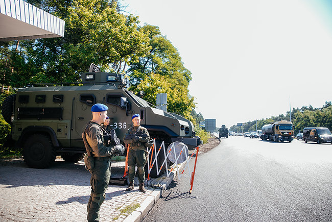 Охорону бронетехнікою посилили на вїздах до Києва 05