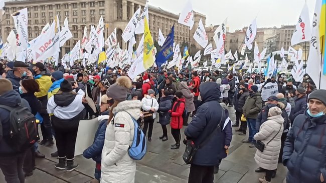 ФОПы попытались установить палатки на Майдане Незалежности: между митингующими и правоохранителями произошли стычки 73