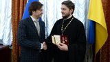 Нищук вручив орден "За заслуги" III ступеня "дзвонарю Майдану" священику ПЦУ Сидору. ФОТО