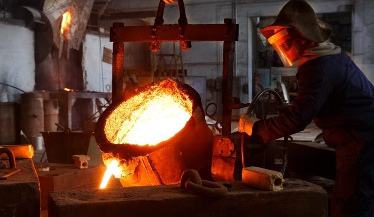 Зупинка металургії вже вдарила по ВВП: економіка України у вересні скоротилася на 2,4%, – ІЕД