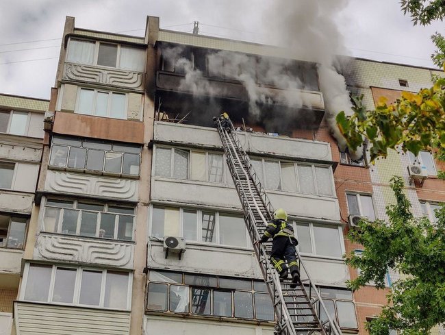 В многоэтажном жилом доме в Киеве произошел пожар: 77-летняя женщина сгорела заживо 02