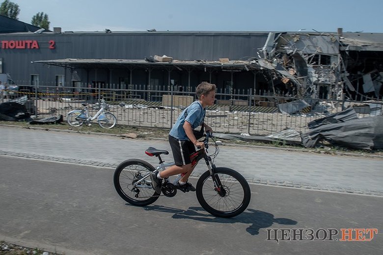 Наслідки удару по Оболонському району Києва 5 серпня