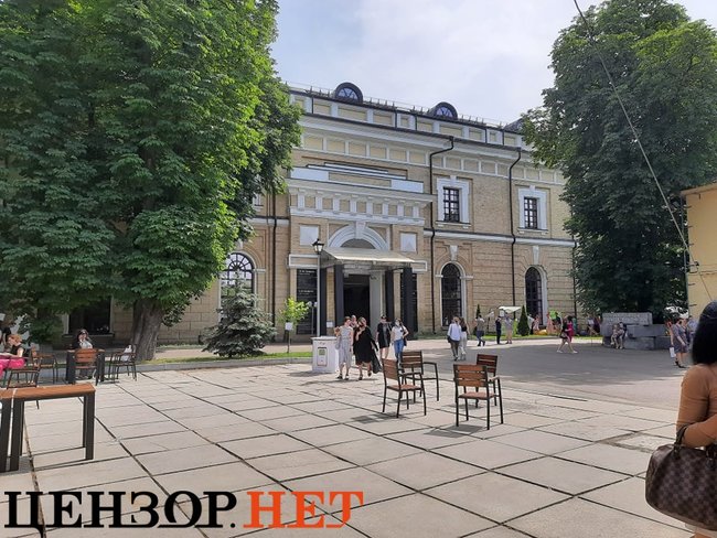 На Книжном Арсенале самой красивой книгой назвали детское издание Куда и откуда. Оно представит Украину в мировом конкурсе книжного дизайна 15