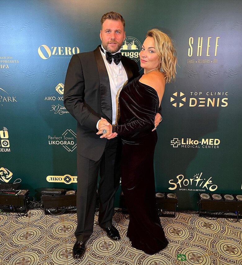 Дружина актора-добровольця Вікторія Білан-Ращук: Якось комбат обійняв мене і каже: Те, що твій Володя робив, коли ми виходили з вогневого оточення, я бачив тільки в найстрашніших бойовиках 04 Дружина актора-добровольця Вікторія Білан-Ращук: Якось комбат обійняв мене і каже: Те, що твій Володя робив, коли ми виходили з вогневого оточення, я бачив тільки в найстрашніших бойовиках 04