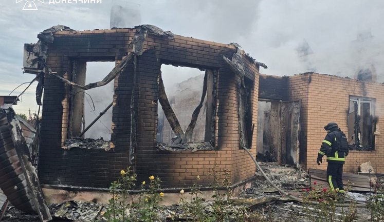 Russia strikes Kramatorsk: man’s body recovered from rubble of private house. PHOTO