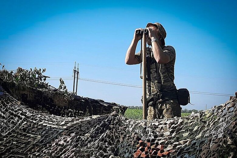 Нацгвардієць, позивний Бона: У Серебрянському лісі росіяни скидали на наші позиції з дронів сльозогінний газ в аерозолях, з яких він розпилювався 05