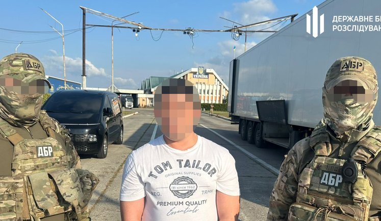 Незаконно оформлял премиальные автомобили: из Германии в Украину экстрадировали экс-чиновника, - ГБР. ФОТОрепортаж