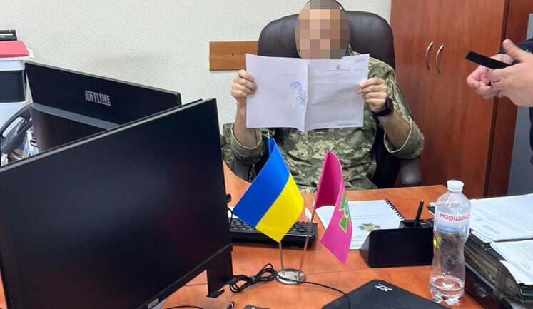 Взятка за фиктивное медицинское решение для уклонения от службы в зоне боевых действий: разоблачен полковник Госпогранслужбы, - ГБР. ФОТОРЕПОРТАЖ