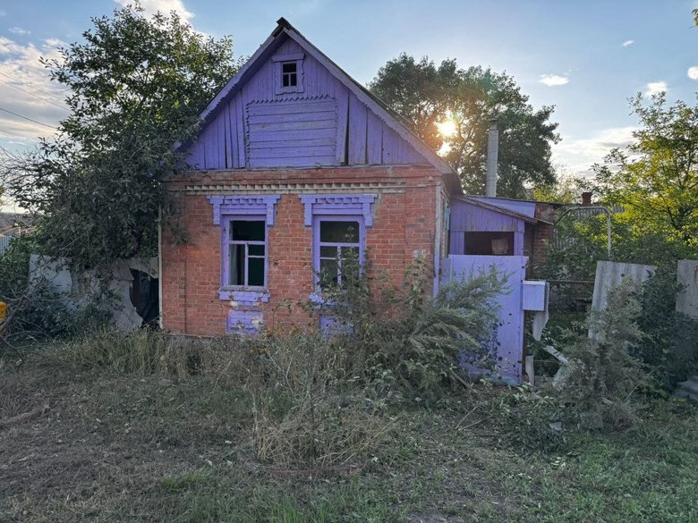 62 civilian buildings destroyed'єкти та восьмеро поранених: наслідки атак РФ на Донеччині
