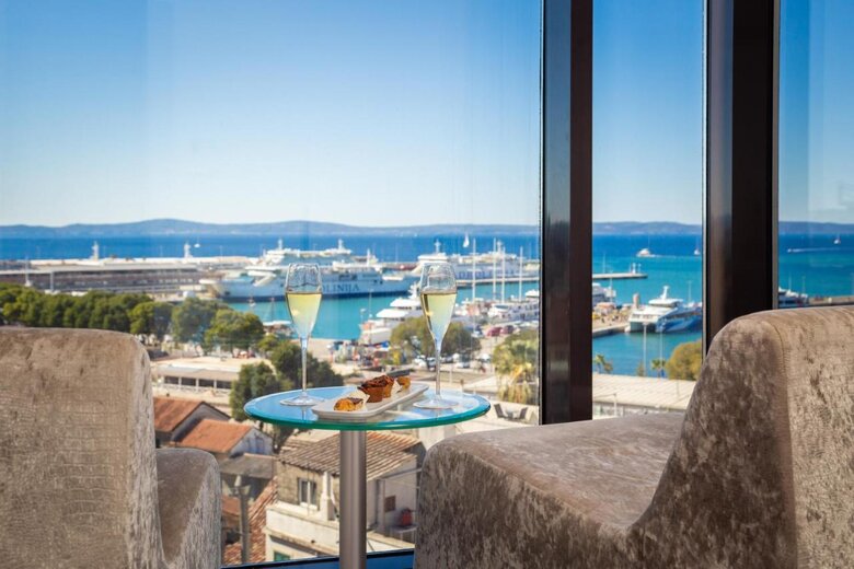 Постачальниця 17-гривневих яєць Глиняна продала хорватські готелі і... загубила сумку з грошима 01