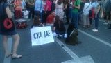 Потасовка в кинотеатре "Киев": муниципальная стража вытолкала активистов из помещения, те перекрыли улицу. ВИДЕО+ФОТОрепортаж