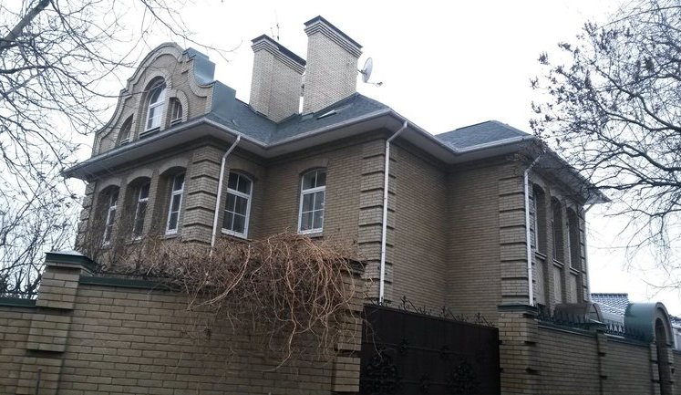 Judge Sokurenko, who lifted arrest of 13 million corrupt francs, owns house in downtown Kyiv and two expensive cars. PHOTOS