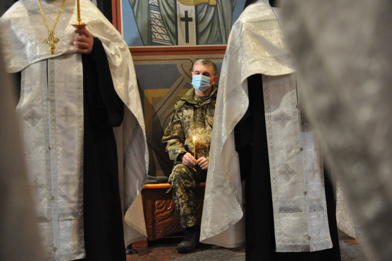 У Києві відбулась панахида за загиблими захисниками Донецького аеропорту 19 У Києві відбулась панахида за загиблими захисниками Донецького аеропорту 19