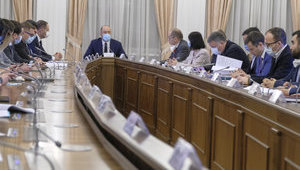 Шмыгаль поручил создать трехмесячный запас средств борьбы с коронавирусом